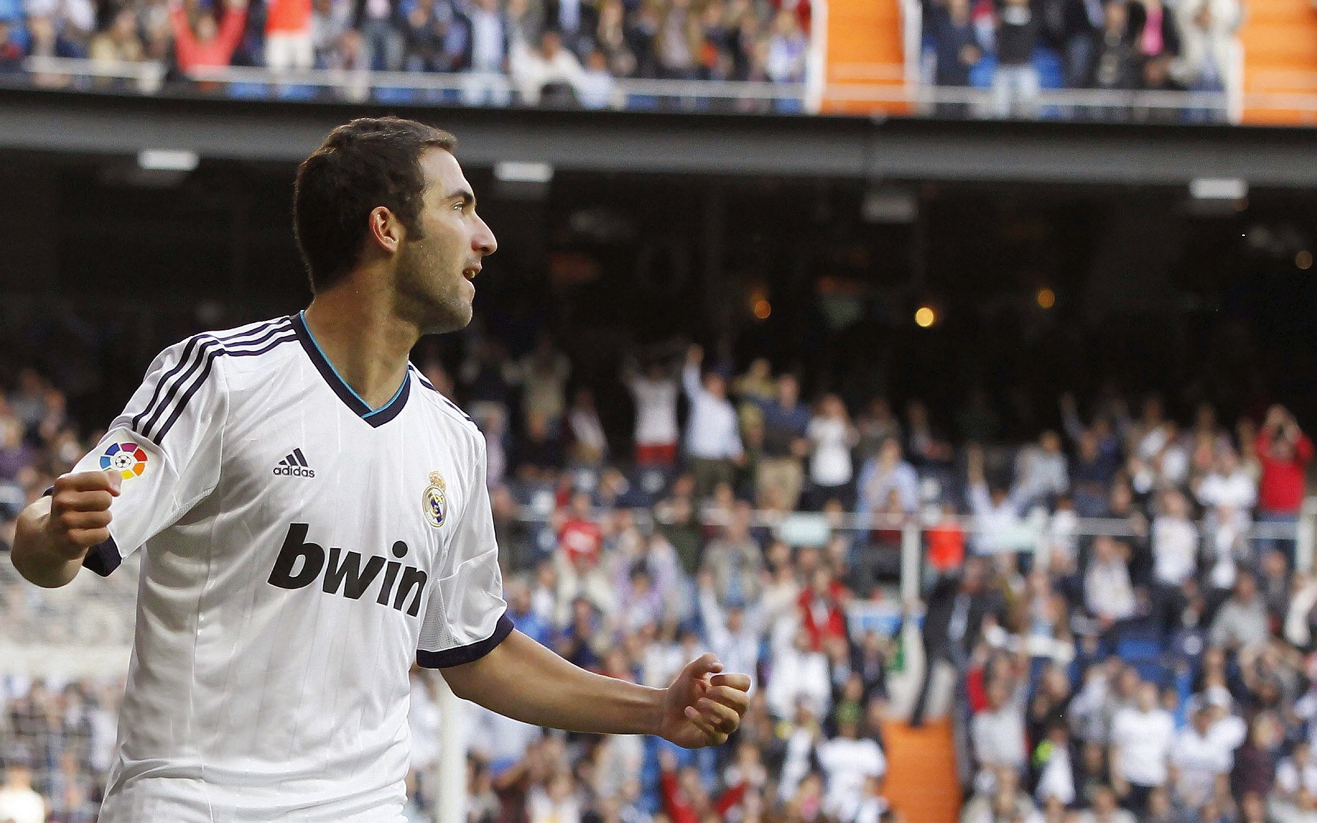 乐鱼体育平台官网-勒沃库森锋线火力全开稳居积分榜前列，勒沃库森首发