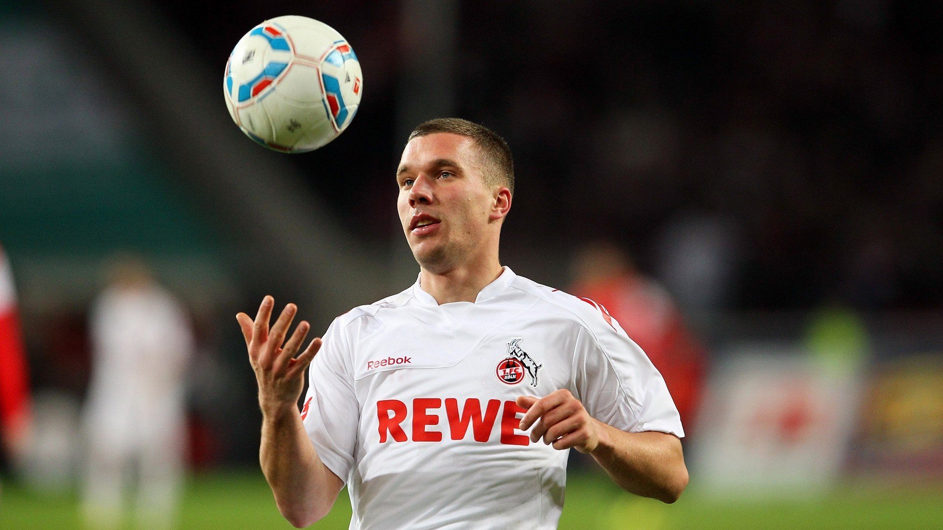 后腰位置成为防守与组织枢纽，后腰是防守型中场吗